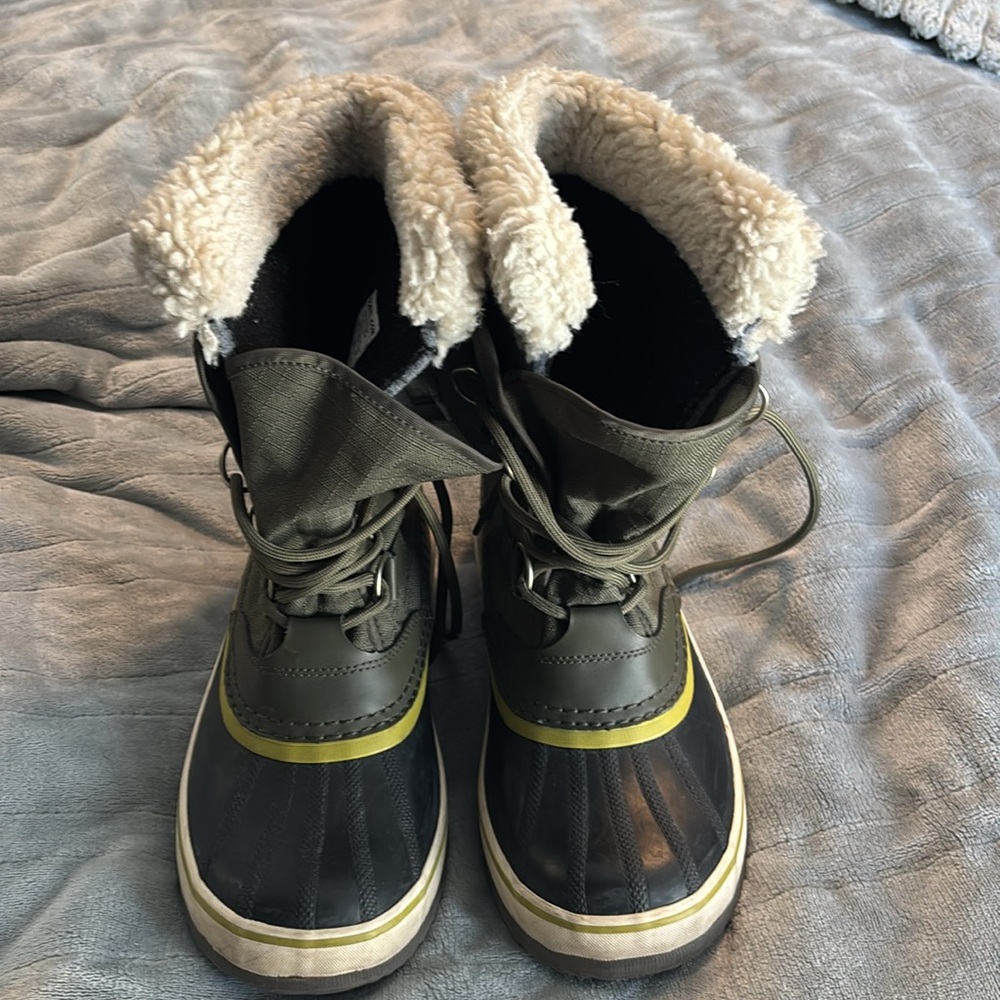 Snow boots